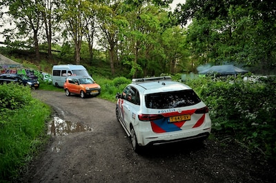 Illegale raveparty met 75 bezoekers beëindigd in bos langs A58 bij Berkel-Enschot