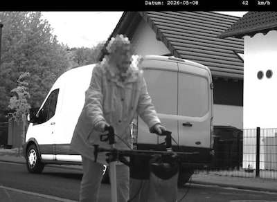 Flitscamera betrapt ‘snelheidsduivel’ in 30‑zone: vrouw met rollator raast met zogenaamd 42 km per uur langs