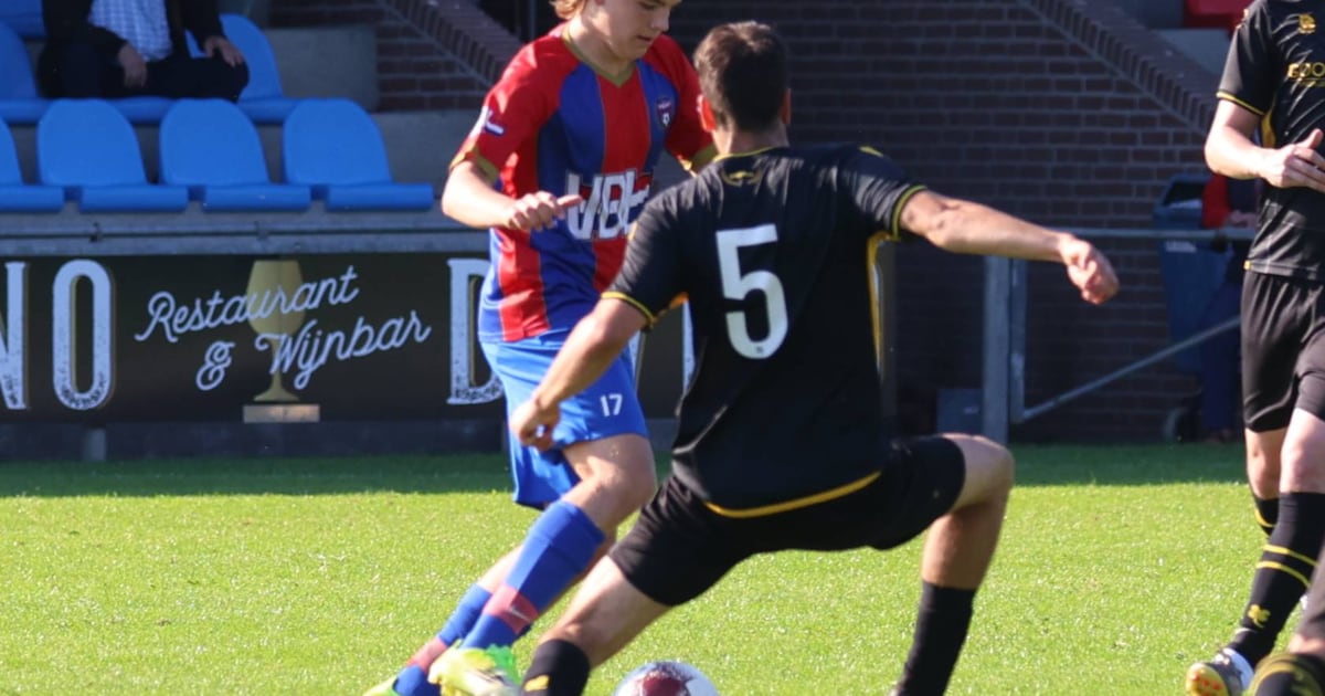 17-jarige scholier beslist derby op Super Sunday, maar moet na zijn goal gewoon de afwas doen