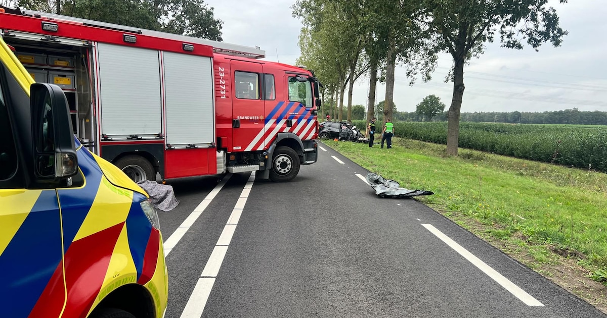 Automobilist komt om het leven bij ongeval op de Middenpeelweg bij Baarlo, weg in beide richtingen a