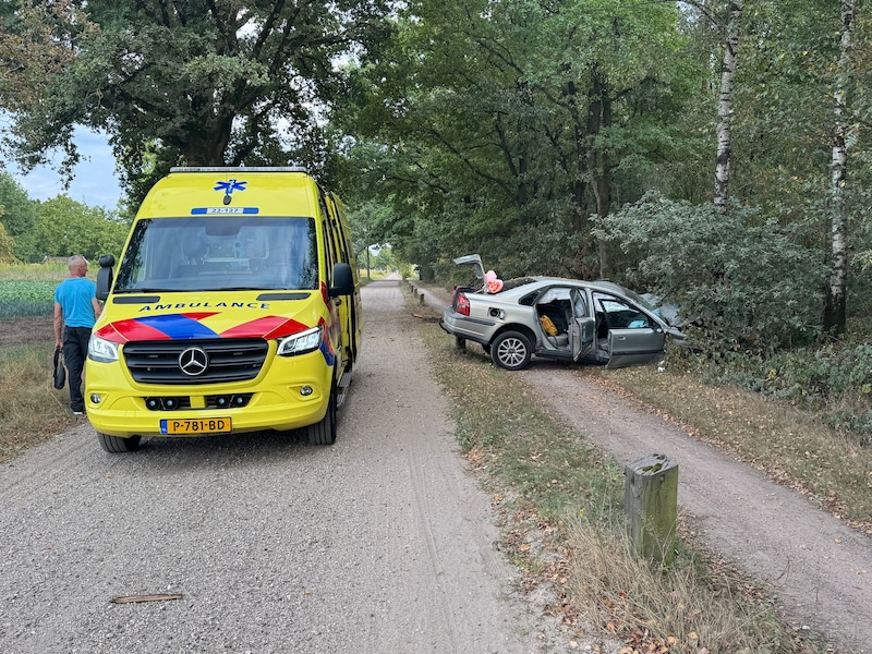 De ambulance bij het ongeval. 