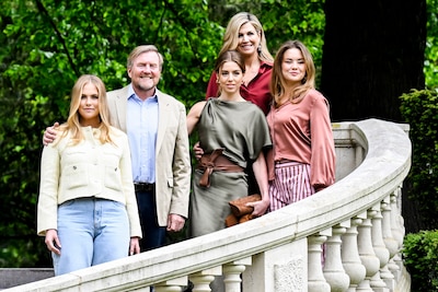 Koninklijke familie straalt tijdens zomerse fotosessie op landgoed Clingendael