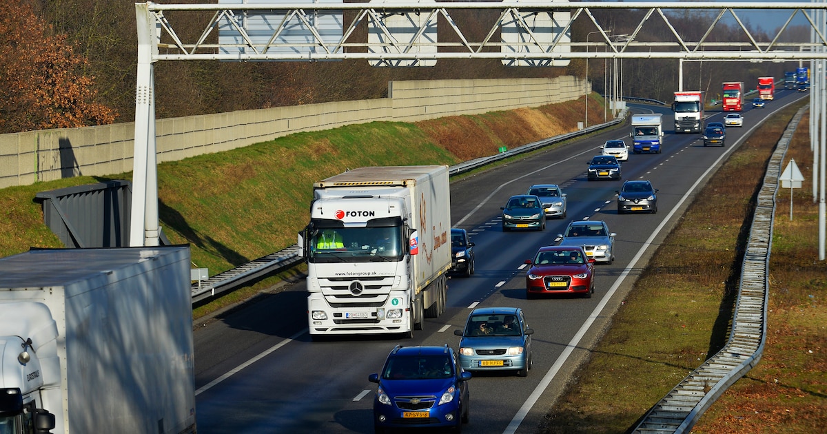LIVE Files in Brabant | File op A58 richting Breda: rechterrijstrook dicht door kapotte vrachtwagen