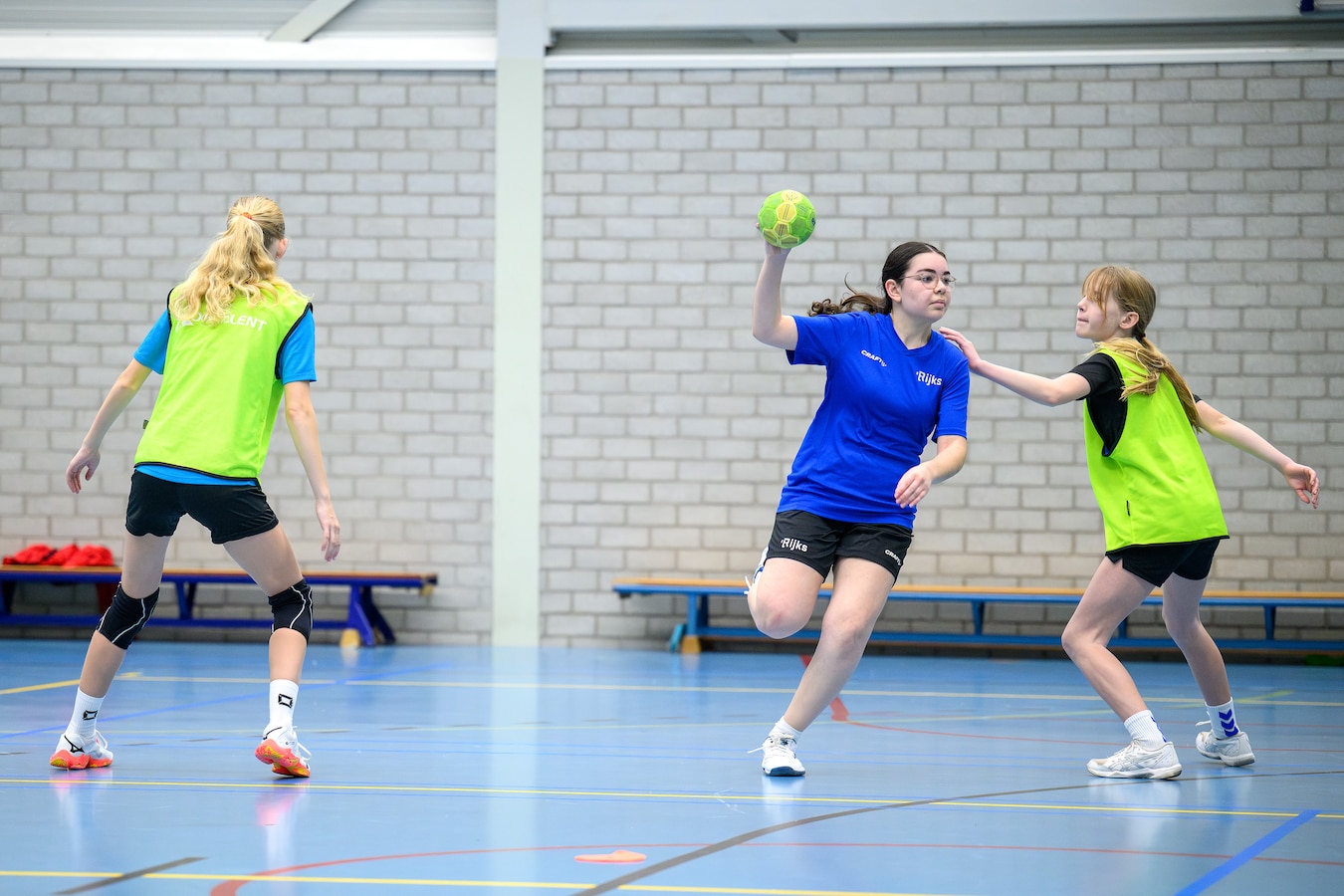 Hoe Noud, Cato en Noor hun handbaldroom waar willen maken: ‘Ik zou ...