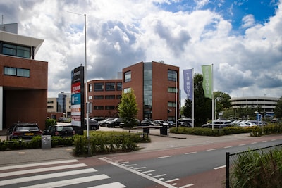 Strijd om parkeren bij Eindhoven Airport laait wee