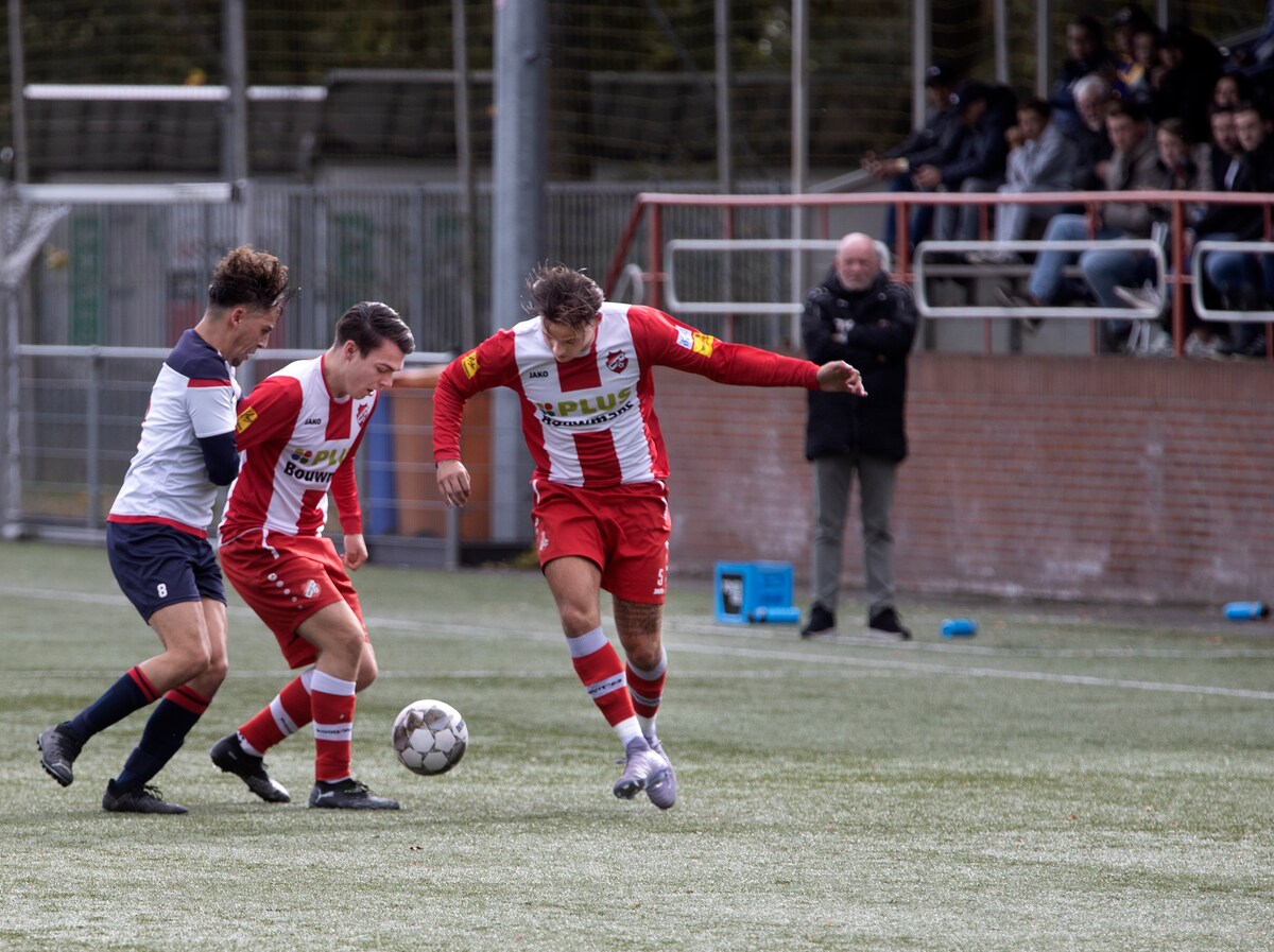 Sander Megens breidt voorsprong uit op concurrenten, drie spelers van ...
