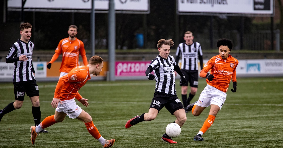 Gemert-doelman stopt twee penalty's in eerste helft, maar krijgt er ...