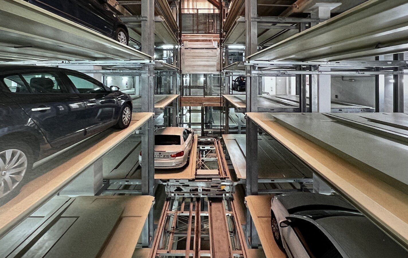 Parkeerlift bij hagelnieuwe Bunkertoren: 'Goedkoper dan parkeergarage ...