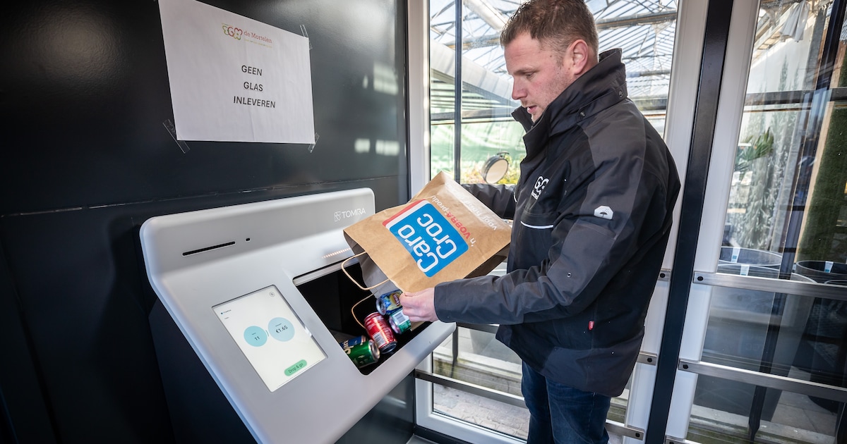 Mega-statiegeldmachine bij tuincentrum De Mortelen; daar kan een hele zak blikjes tegelijk in | Best