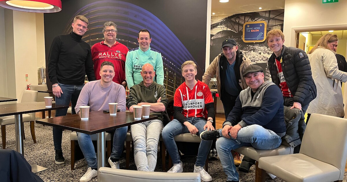 PSV-supporters halen in Leicester herinneringen op aan Europese ...