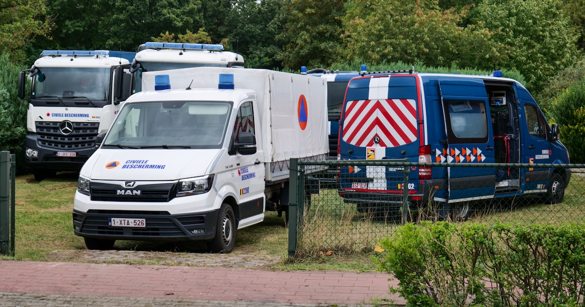 Inval bij woning net over de grens bij Valkenswaard: drie mannen afgevoerd, ook Nederlandse politie 
