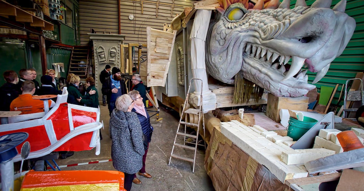 De Tullepetaonse Carnavalsbouwers laten wagens en ontwerpen zien op open dag