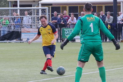 DVS in doelpuntenfestijn langs FC Cranendonck ondanks discutabele beslissingen: ‘Wedstrijd liep bijn