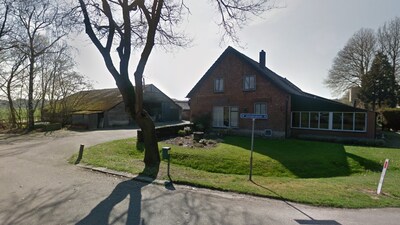 Plan voor tien woningen in Kempische boerderijstijl, omringd door groen in Knegsel