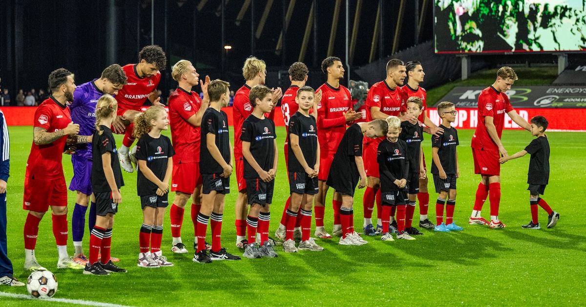LIVE | Helmond-keeper Bergsen dan toch geklopt: Heracles met man minder op voorsprong