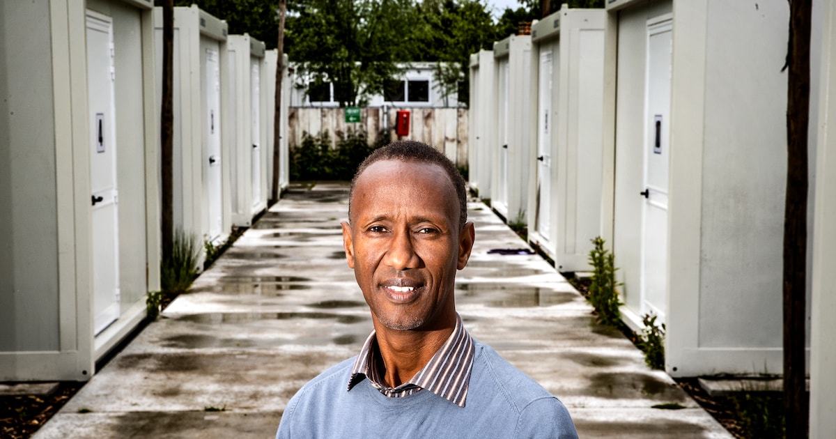 Ayub (49) nearly won a $1 million teaching award, but now finds himself in an asylum center in Somer