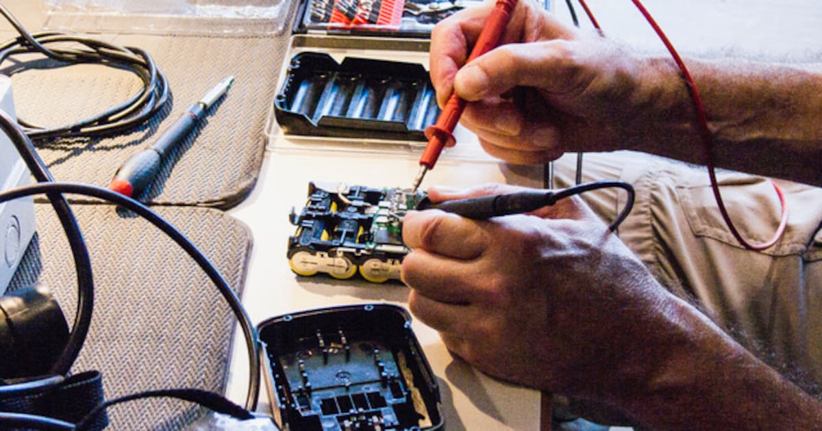 Repair café helpt met repareren van apparaten en kleding in Aarle-Rixtel