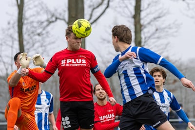 Joni Hooijen haalt met Bladella zijn gram tegen EFC: ‘Scoren tegen mijn oude club maakt deze zege ex