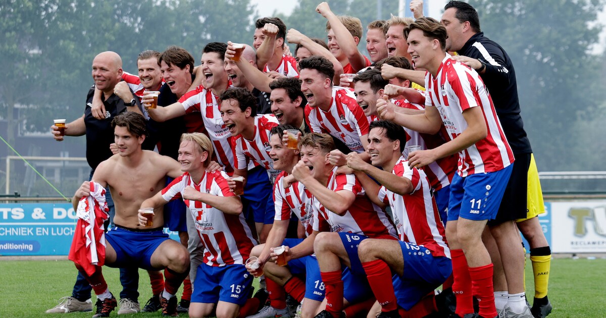 Ontlading in Geffen, spelers duiken publiek in na beslissende overwinning: ‘Stiekem wel klaar met di