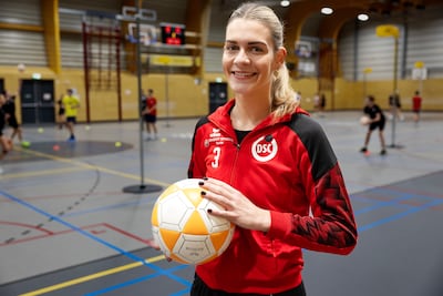Jessie Heuveling van DSC korfbalster van de maand: ‘Spelen bij een topploeg? Daar wil ik niet te vee