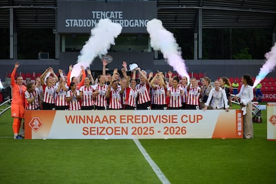 Acute buikgriep deert PSV Vrouwen niet: Eindhovense club pakt tweede Eredivisie Cup