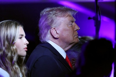 Saluerende Trump uitgefloten tijdens volkslied bij NBA-final