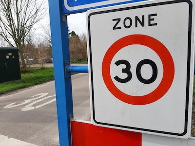 ‘Verkeersdeelnemers worden continu afgeleid door idiote infrastructuur’