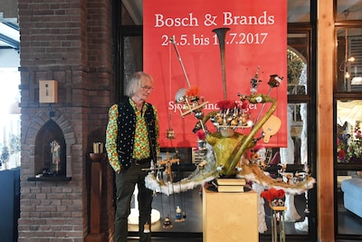 Sjon Brands maakt paradijsvogels, maar de mooiste is hijzelf