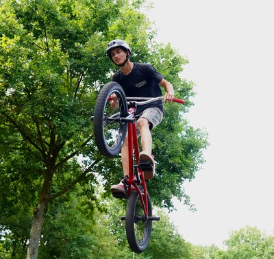 BMX’er Djay (17) uit Nieuwkuijk pleit na zware val voor helmen: ‘Ik ben het levend bewijs dat het fo
