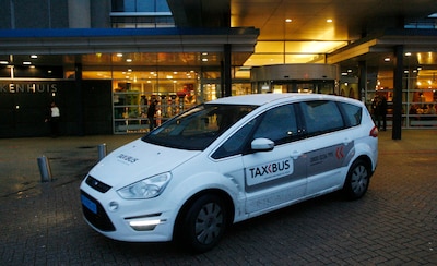 Raadsvragen 50PLUS aan Eindhovens college over aanbesteding Taxbus: ‘Is er gekozen voor goedkoop in plaats van kwaliteit?’