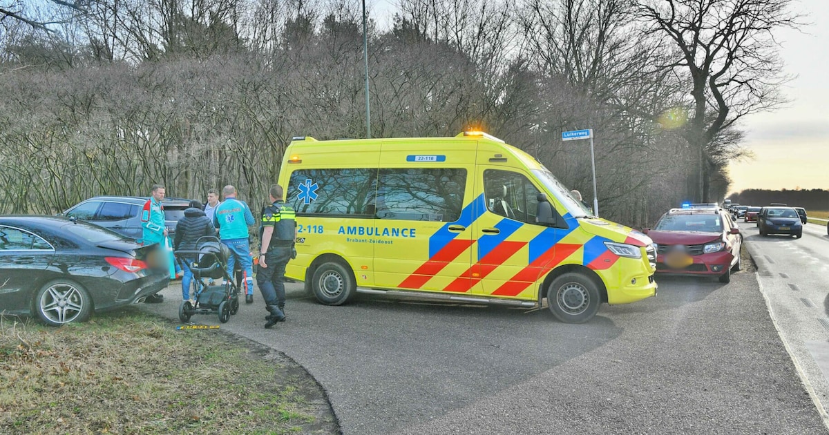 Kettingbotsing op N69 tussen Borkel en Pelt: vijf voertuigen beschadigd ...