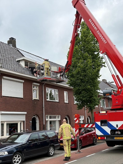 Knal en brand in woning in Eindhoven, meerdere bewoners geëv