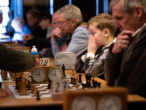 Eindelijk weer lekker schaken in Schijndel: extra tafels nodig voor grote toestroom spelers